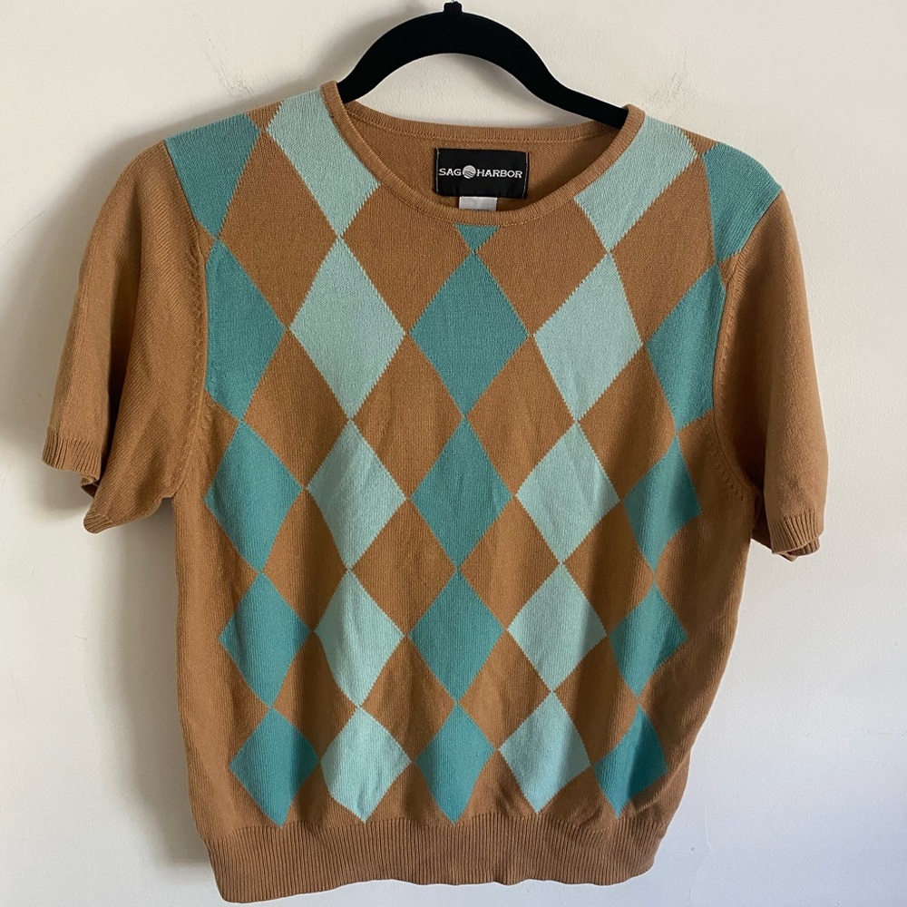 Sag Harbor Tan and Teal Argyle Short-Sleeve Crewneck Sweater